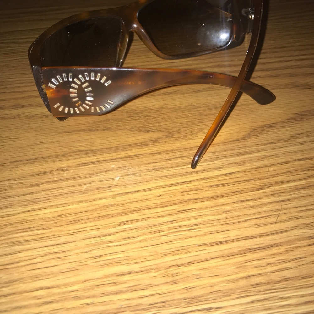 Vintage 2000 CHANEL sun glasses for ultimate cool - Picture 2 of 4